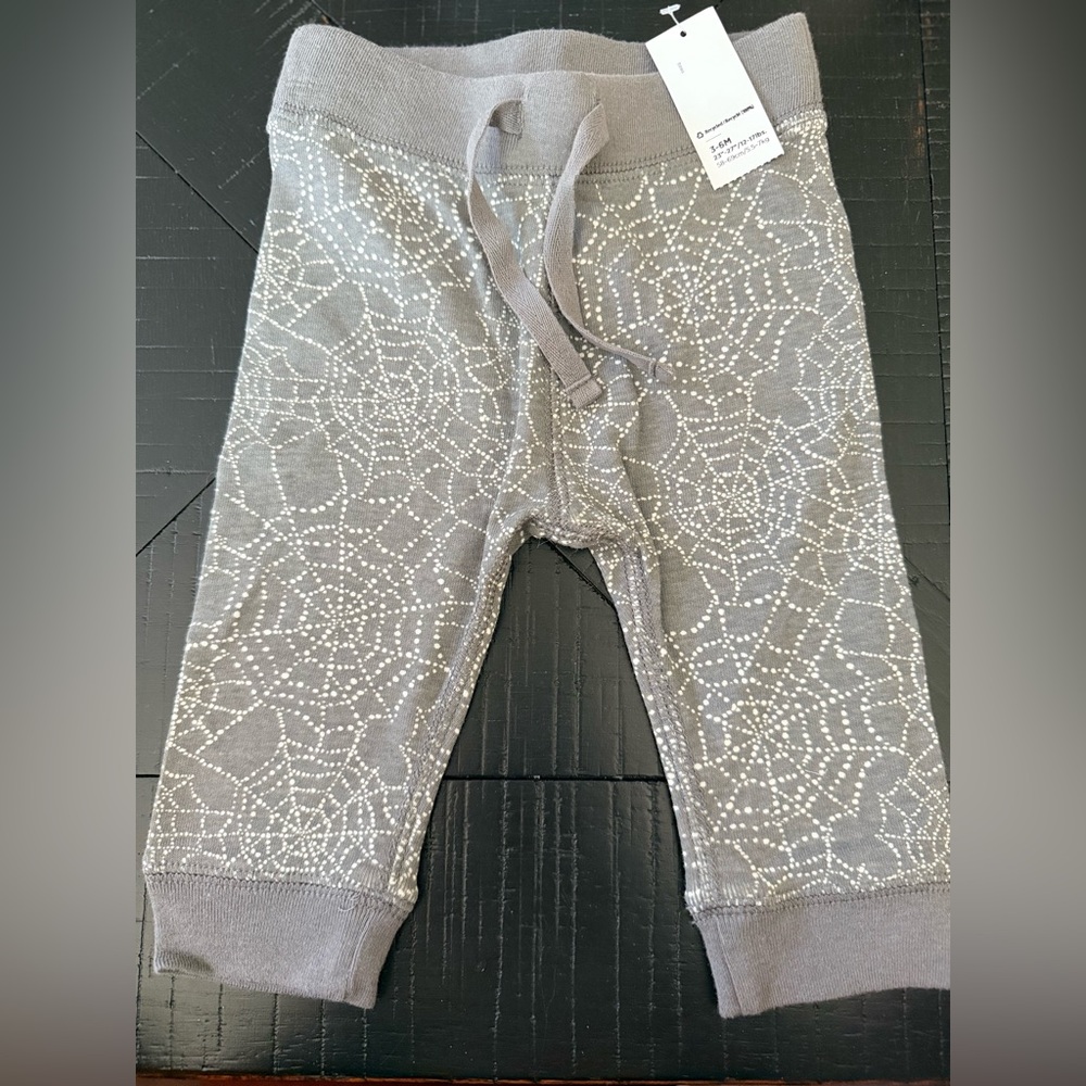 NWT 3-6 mos Old Navy Gray Spiderweb Patterned Baby Leggings